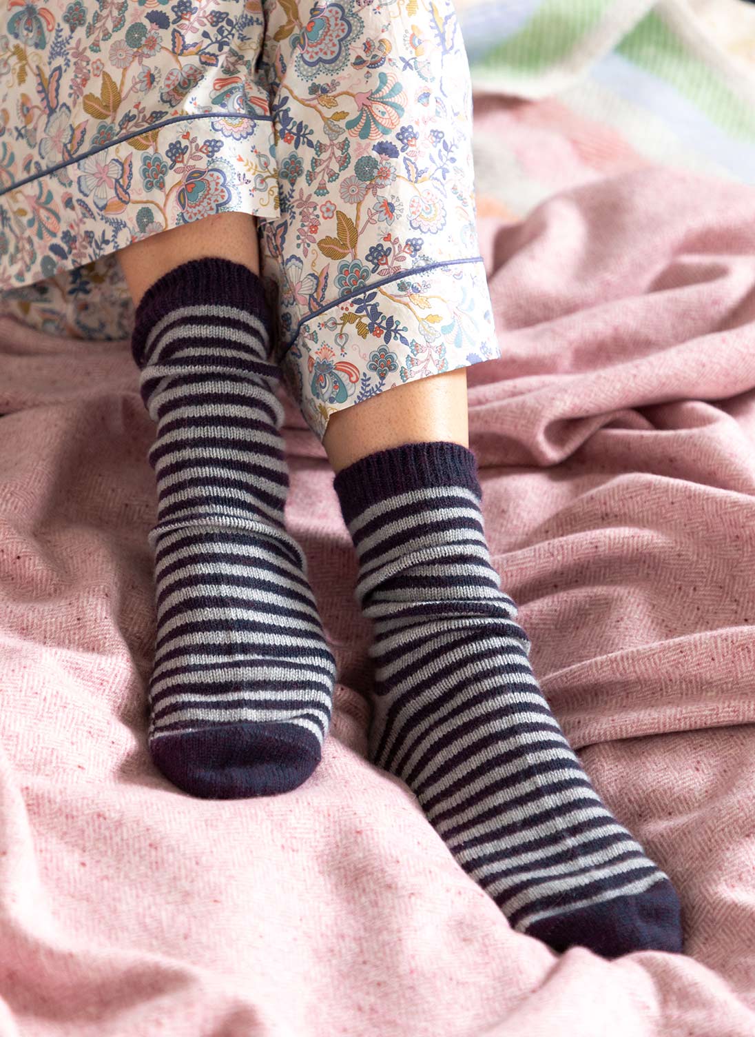 Women's Cashmere Stripe Socks Plum & silver